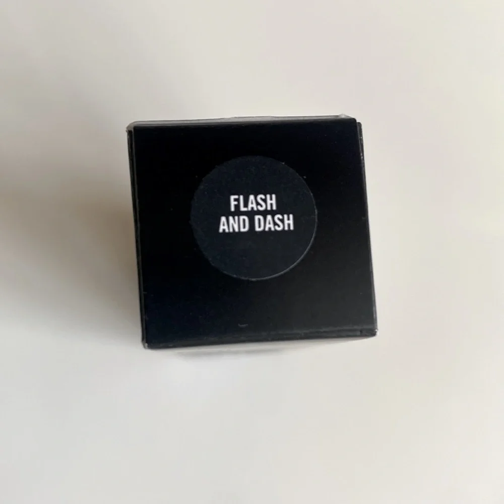 MAC Dazzleshadow Liquid Eyeshadow in Flash‎ and Dash, New in box